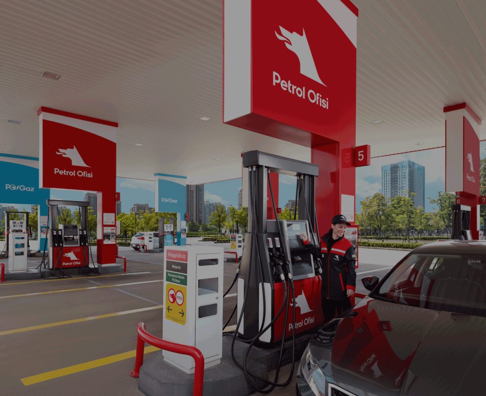 UTTS işaretli pompa adası